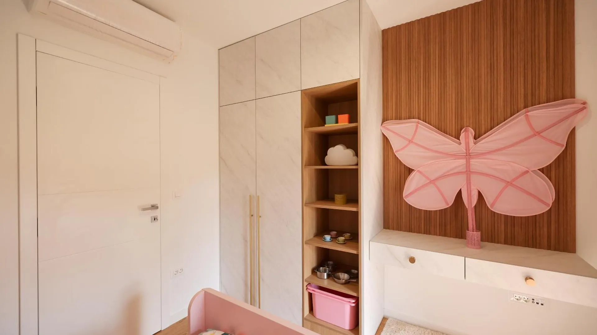 Lola'S Apartment ザダル