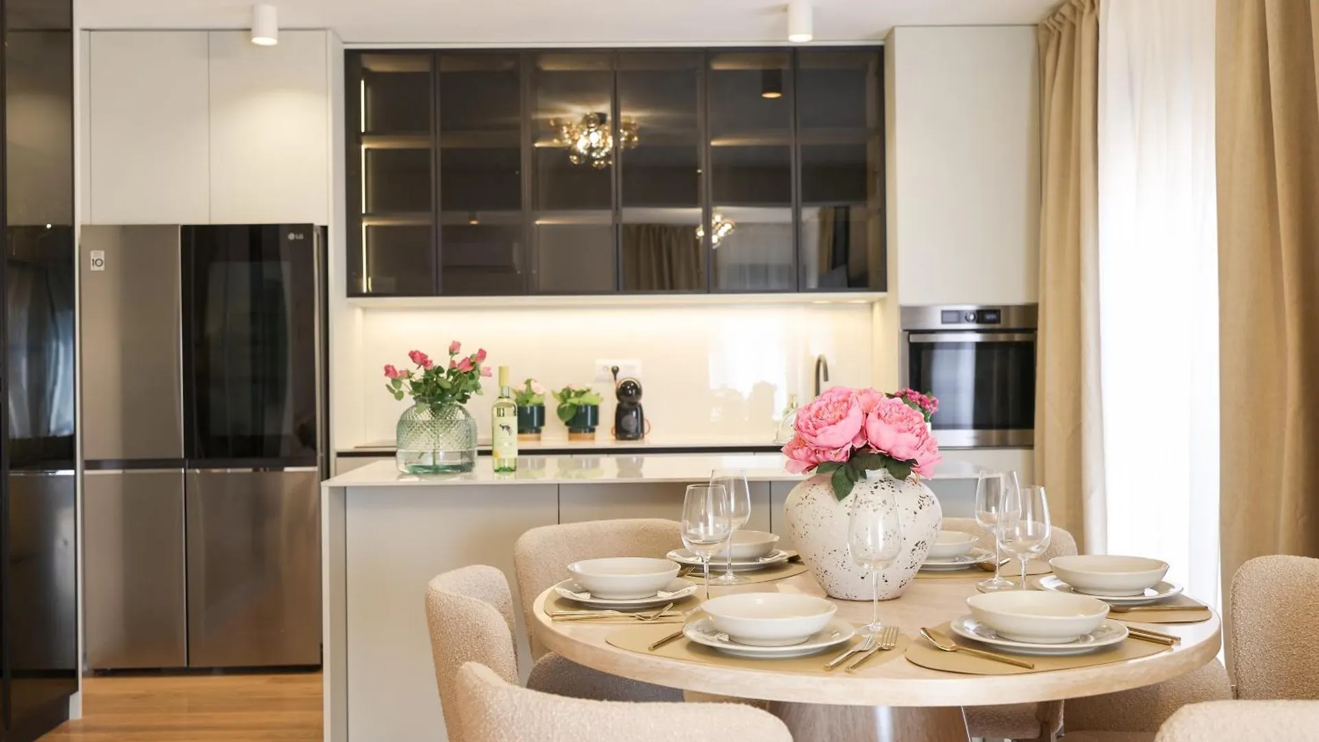Lola'S Apartment ザダル 0*,